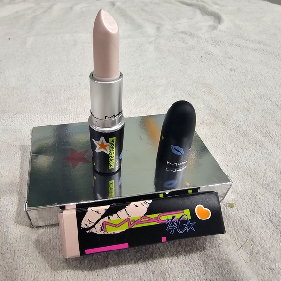 MAC Bubbles Glaze Lipstick - Picture 1 of 3